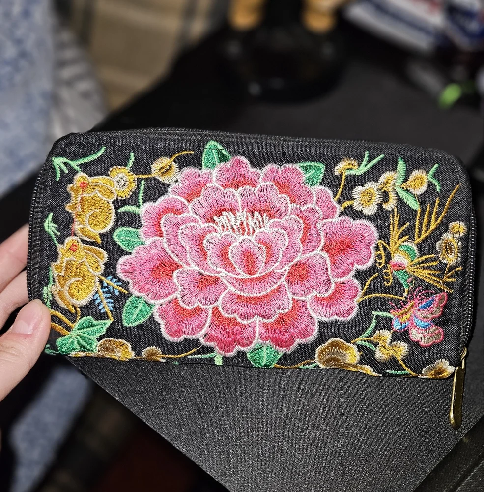 Floral Embroidered Wallet - Picture 2 of 3